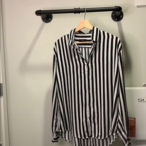 Medium Men's Black and White ZARA casual shirt